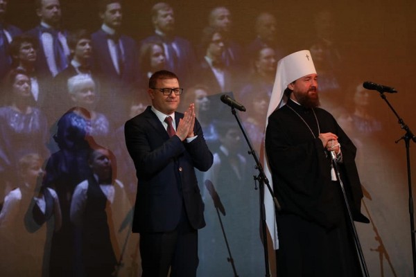 Текслер с семьей посетили особый рождественский спектакль Текслер с семьей посетили особый рождественский спектакль