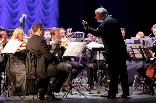 Митяев с оркестром, мировой Кубок по фото, частный театр Митяев с оркестром, мировой Кубок по фото, частный театр