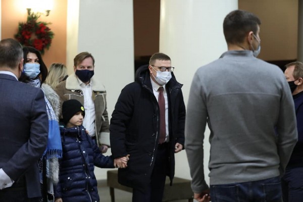 Текслер с семьей посетили особый рождественский спектакль Текслер с семьей посетили особый рождественский спектакль