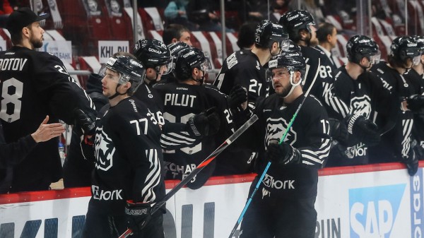 Звенели колеса, летели вагоны: «Трактор» всухую обыграл ярославский «Локомотив»