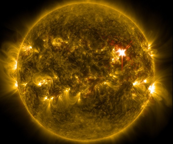 Магнитные бури 2021. Солнце выбросило фонтан плазмы размером с 3 планеты