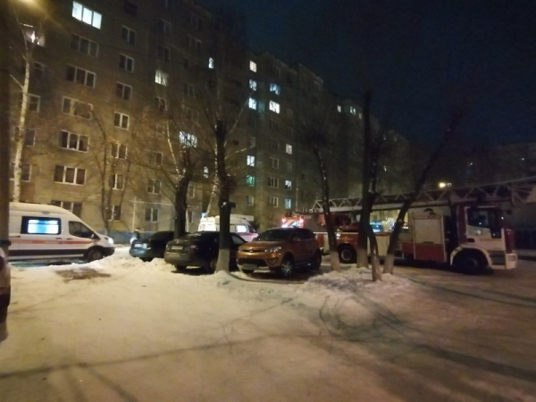 Новогоднюю ночь жители дома в Челябинске провели на улице