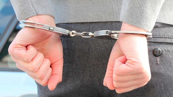 Взятка квартирой: в Челябинске суд арестовал высокопоставленного полицейского Взятка квартирой: в Челябинске суд арестовал высокопоставленного полицейского