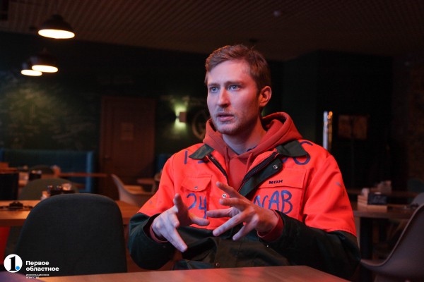 «Главное — не быть токсичным уродом»: как устроен челябинский стендап