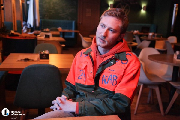 «Главное — не быть токсичным уродом»: как устроен челябинский стендап