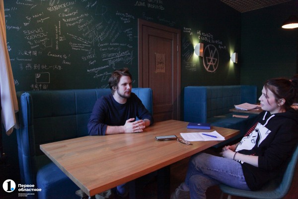 «Главное — не быть токсичным уродом»: как устроен челябинский стендап