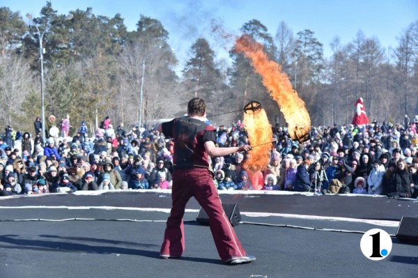 В челябинском парке им. Гагарина отпраздновали Масленицу