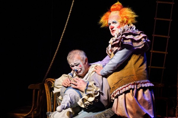 Поговаривают, что ты умер: зачем в челябинский театр «Требуется клоун» Поговаривают, что ты умер: зачем в челябинский театр «Требуется клоун»