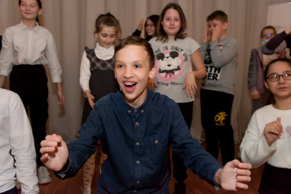 В Челябинске сыграют детский иммерсивный спектакль в яблоневом саду