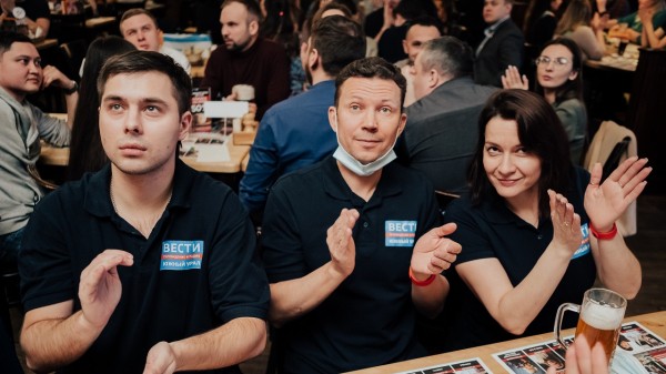 Интеллектуальная битва: в Челябинске стартовал новый сезон Корпоративной лиги «Мозгобойни» Интеллектуальная битва: в Челябинске стартовал новый сезон Корпоративной лиги «Мозгобойни»