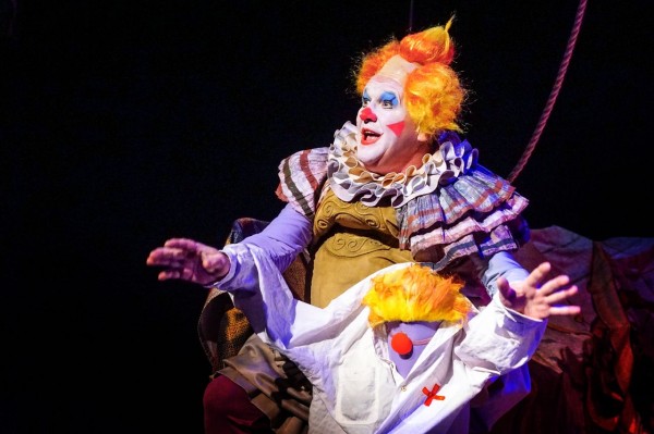 Поговаривают, что ты умер: зачем в челябинский театр «Требуется клоун» Поговаривают, что ты умер: зачем в челябинский театр «Требуется клоун»