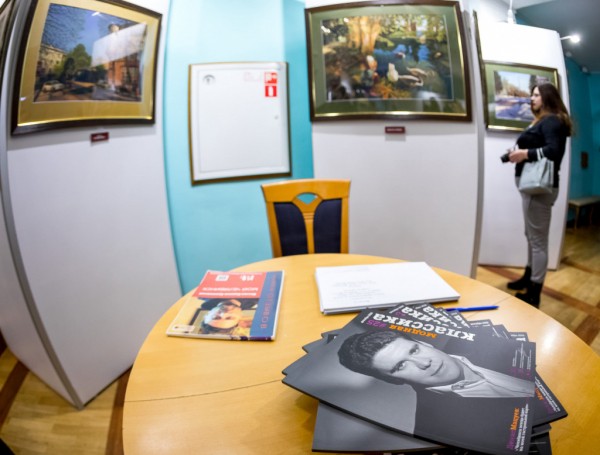 Ирина Текслер посетила открытие выставки в галерее «Гармония»