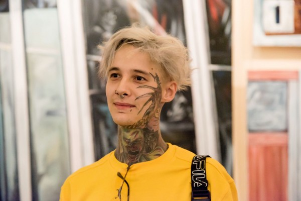 В Челябинском Камерном театре на космических картинах задекорировали откровенные детали