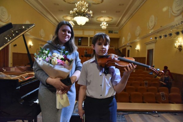 Денис Мацуев познакомился с юным челябинским скрипачом и обратился к его соседям Денис Мацуев познакомился с юным челябинским скрипачом и обратился к его соседям