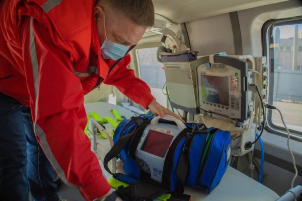 Вертолет санавиации доставил в Челябинск тяжелого больного из Сатки