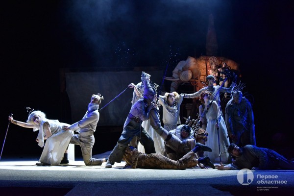 «Тень» Шварца в Челябинском драмтеатре: Metallica, стимпанк и немножко Дали «Тень» Шварца в Челябинском драмтеатре: Metallica, стимпанк и немножко Дали