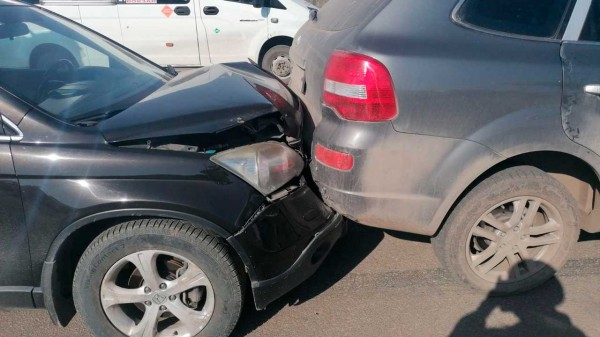 Собрал шесть машин: автокран без тормозов устроил массовое ДТП на Урале