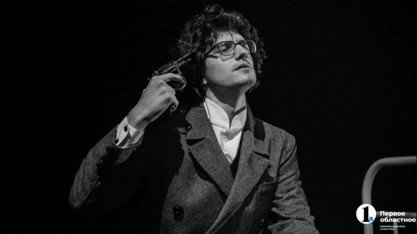 Энтропия нарастает. В Челябинском Камерном театре — премьера спектакля «Сад расходящихся тропок» Энтропия нарастает. В Челябинском Камерном театре — премьера спектакля «Сад расходящихся тропок»