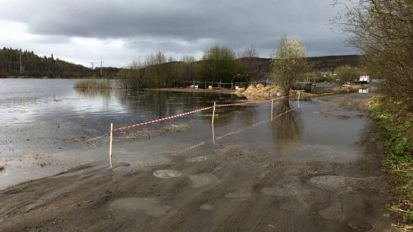 Затопило дороги: в Челябинской области реки выходят из берегов