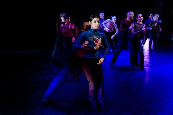 Колыбельная мироздания: в новом иммерсивном спектакле театра Ольги Пона танцоры говорят Колыбельная мироздания: в новом иммерсивном спектакле театра Ольги Пона танцоры говорят