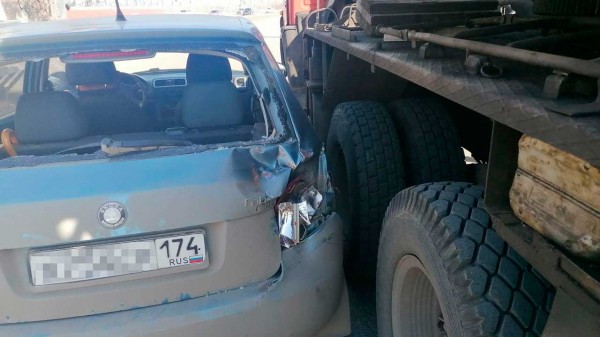 Собрал шесть машин: автокран без тормозов устроил массовое ДТП на Урале