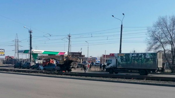 Собрал шесть машин: автокран без тормозов устроил массовое ДТП на Урале