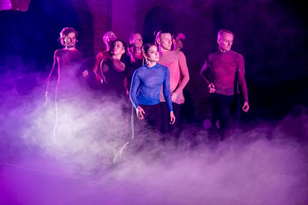 Колыбельная мироздания: в новом иммерсивном спектакле театра Ольги Пона танцоры говорят Колыбельная мироздания: в новом иммерсивном спектакле театра Ольги Пона танцоры говорят