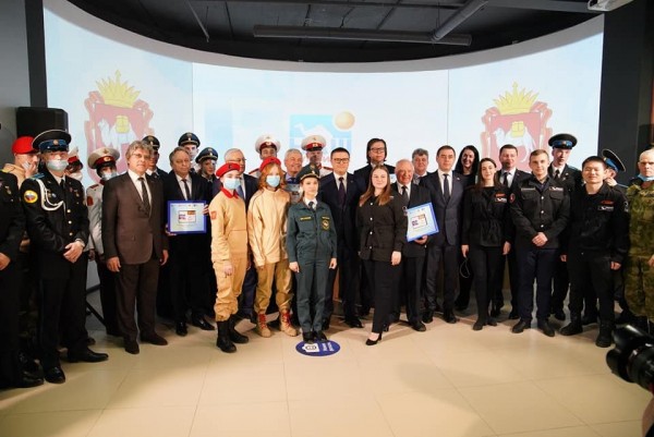 В Челябинске презентовали памятный штемпель “Город трудовой доблести” В Челябинске презентовали памятный штемпель “Город трудовой доблести”