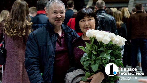 Мамы Нади Джабраиловой и Сауле Юсуповой пришли на «Женский стендап» в Челябинске Мамы Нади Джабраиловой и Сауле Юсуповой пришли на «Женский стендап» в Челябинске