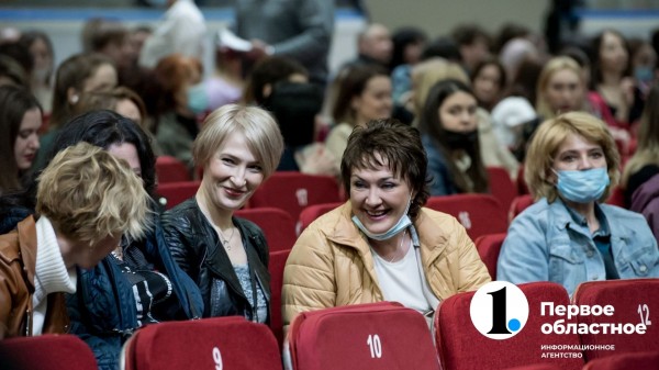 Мамы Нади Джабраиловой и Сауле Юсуповой пришли на «Женский стендап» в Челябинске Мамы Нади Джабраиловой и Сауле Юсуповой пришли на «Женский стендап» в Челябинске