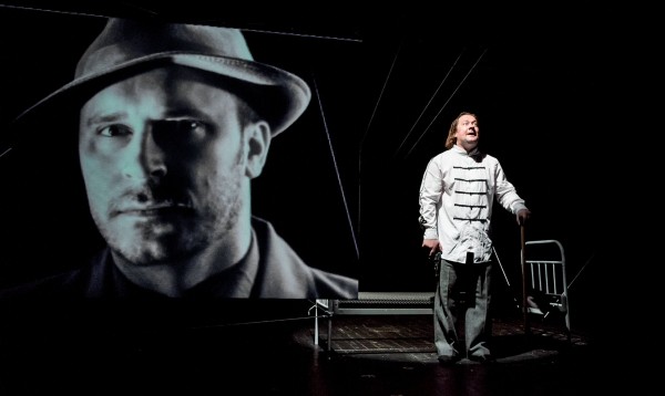 Энтропия нарастает. В Челябинском Камерном театре — премьера спектакля «Сад расходящихся тропок» Энтропия нарастает. В Челябинском Камерном театре — премьера спектакля «Сад расходящихся тропок»