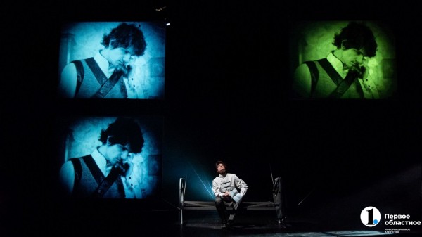 Энтропия нарастает. В Челябинском Камерном театре — премьера спектакля «Сад расходящихся тропок» Энтропия нарастает. В Челябинском Камерном театре — премьера спектакля «Сад расходящихся тропок»