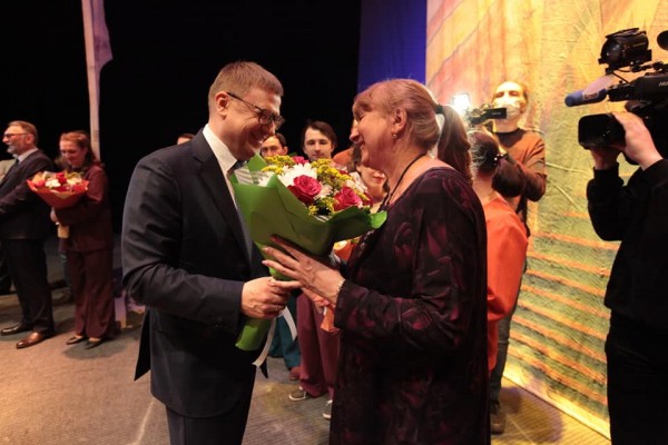 Губернатор Челябинской области поздравил старейший театр Южного Урала со столетием