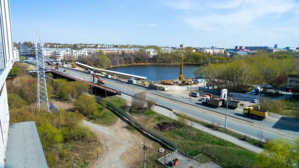 В Челябинске закрыли движение по Ленинградскому мосту