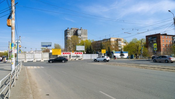 В Челябинске закрыли движение по Ленинградскому мосту