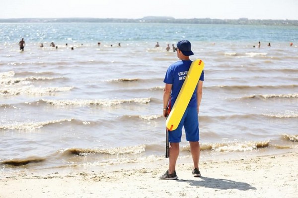 В Челябинске официально открыли купальный сезон В Челябинске официально открыли купальный сезон