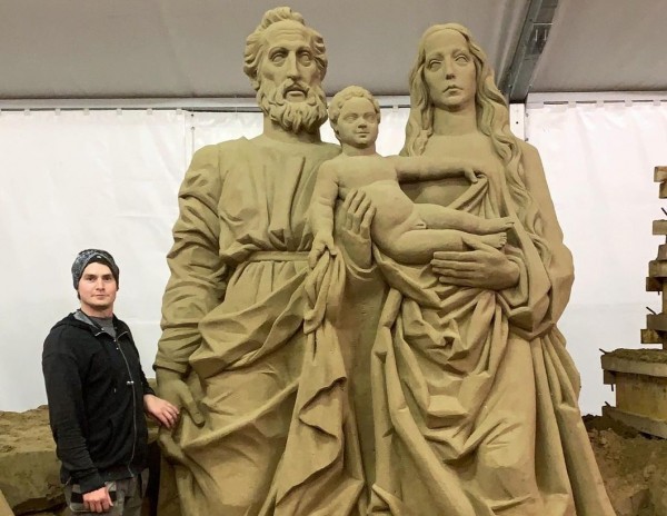 В Челябинске на набережной Миасса построят 11 скульптур из песка