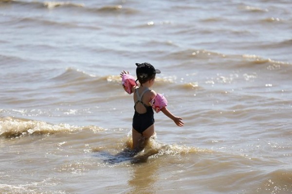 В Челябинске официально открыли купальный сезон В Челябинске официально открыли купальный сезон