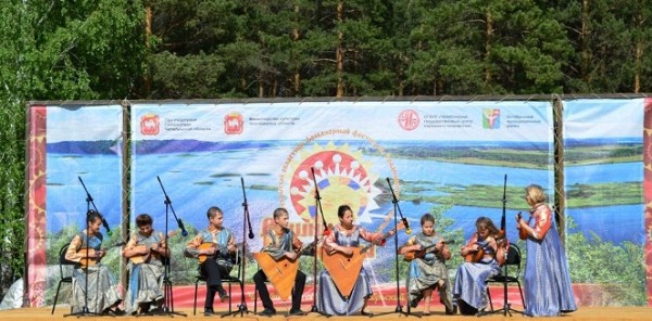 Челябинские коллективы отправятся на фольклорный фестиваль «Вешние воды» Челябинские коллективы отправятся на фольклорный фестиваль «Вешние воды»