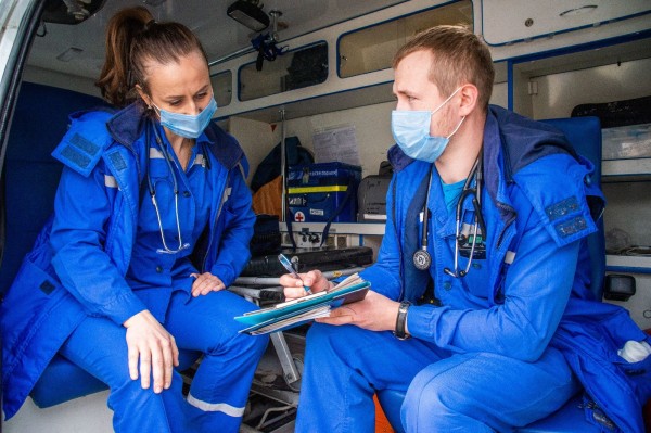 Герои нашего времени. В Челябинске отмечают День работника скорой помощи