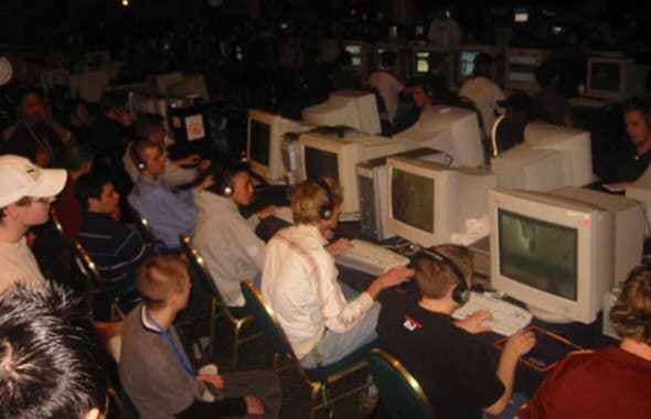 Киберспорт — от маленьких клубов до многотысячных арен