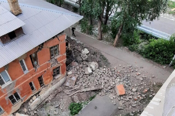 Многоквартирный дом с рухнувшей стеной в Челябинске снесут Многоквартирный дом с рухнувшей стеной в Челябинске снесут