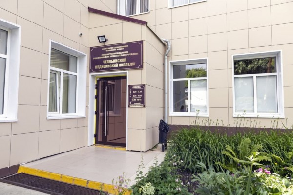 Молодые фельдшера идут в больницы Челябинской области Молодые фельдшера идут в больницы Челябинской области