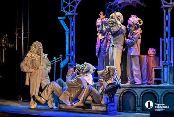 Как Чуковский свалился с неба: в Челябинском театре кукол сыграли премьеру мюзикла «Бибигон»