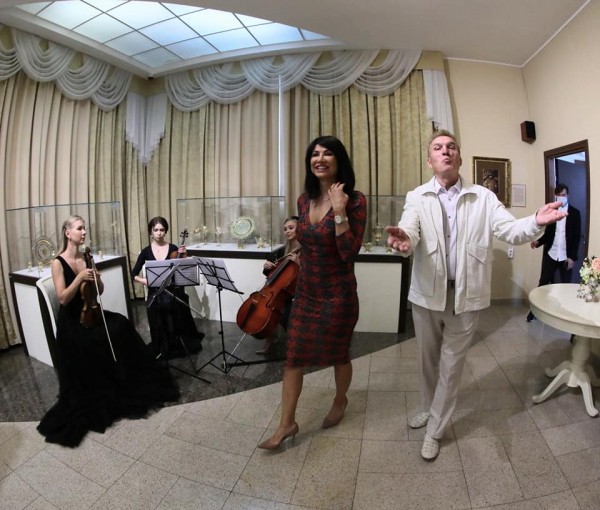 Ирина Текслер: “50 премий ежегодно - это хорошая помощь для творчества” Ирина Текслер: “50 премий ежегодно - это хорошая помощь для творчества”