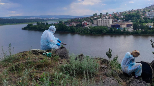 «Здесь больше не будет Васи»: гору на Южном Урале очистили от надписей «Здесь больше не будет Васи»: гору на Южном Урале очистили от надписей
