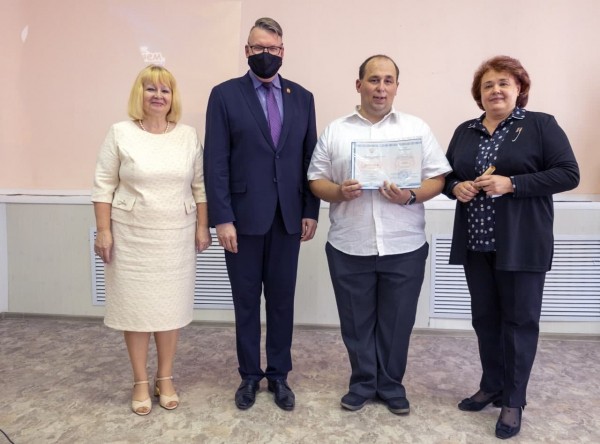 Молодые фельдшера идут в больницы Челябинской области Молодые фельдшера идут в больницы Челябинской области