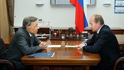 В Историческом музее Южного Урала подготовили фотовыставку к юбилею Петра Сумина