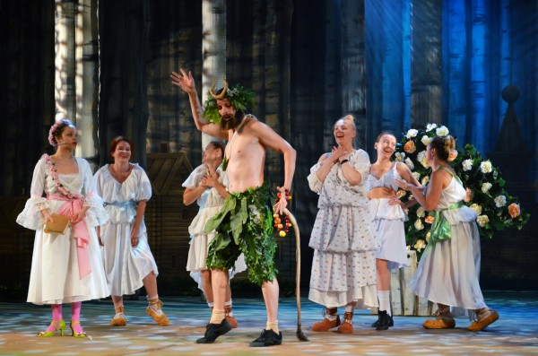 Гуляй, императрица: в Челябинском театре драмы поставили фривольный водевиль про любовь и Екатерину II Гуляй, императрица: в Челябинском театре драмы поставили фривольный водевиль про любовь и Екатерину II