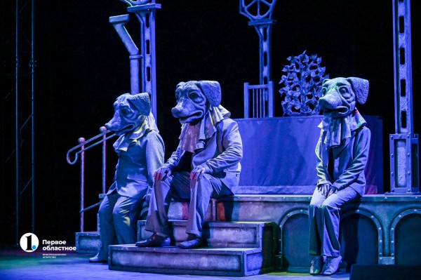 Как Чуковский свалился с неба: в Челябинском театре кукол сыграли премьеру мюзикла «Бибигон»